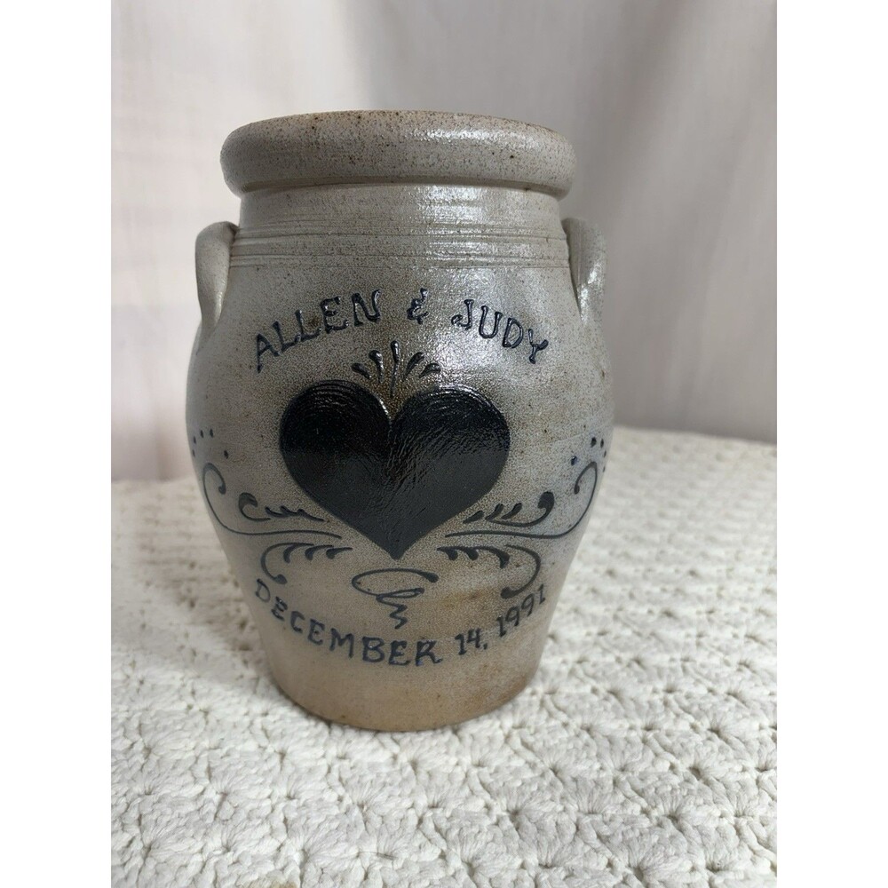 Rockdale Union Stoneware Pottery Heart Crock Allen Judy December 14 1991 EUC